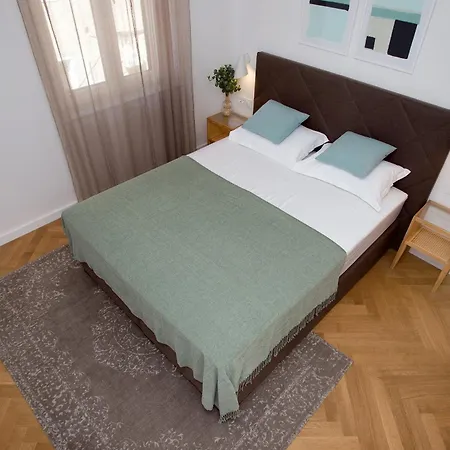 Orange Boutique S Split